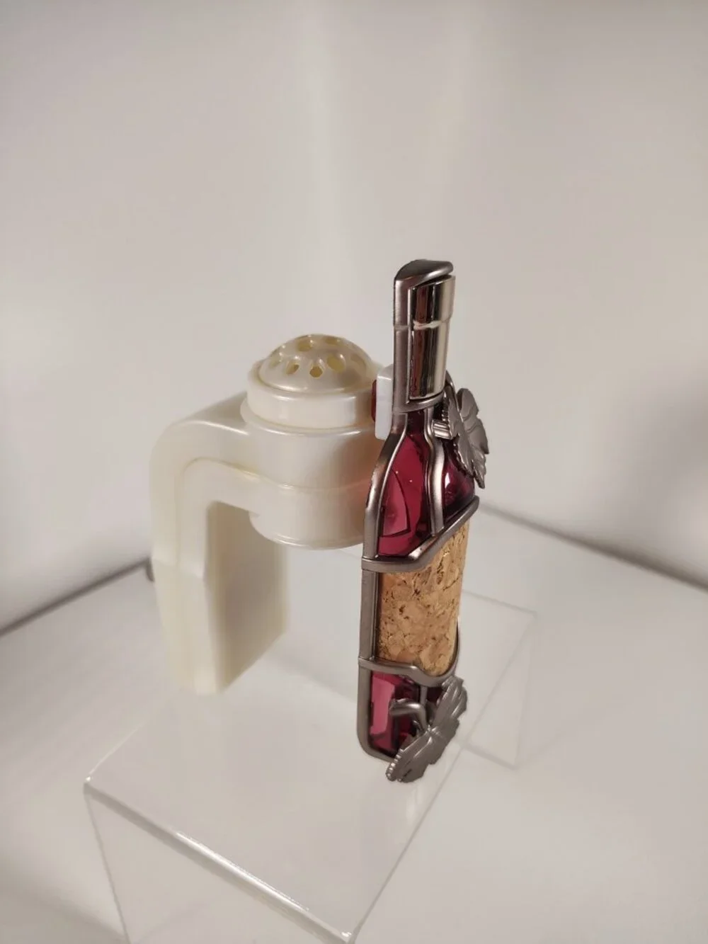 Bath & Body Works Red Wine Bottle Wallflower Plug In Diffuser Cork Label